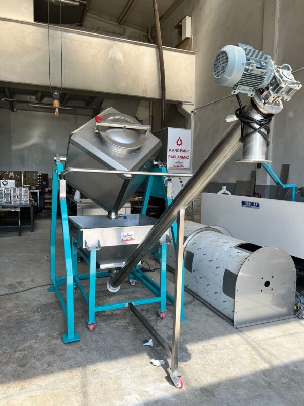 500 Liter Cubic Powder Mixer and Product Transfer Screw - Image 2