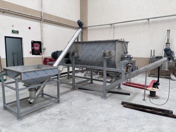 2000LT Horizontal Powder Mixer (With Loading & Unloading System)